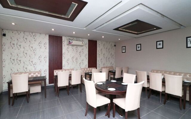 OYO 16006 Hotel Meedo's Grand