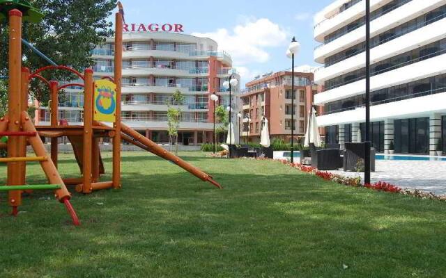 Boomerang Apartments