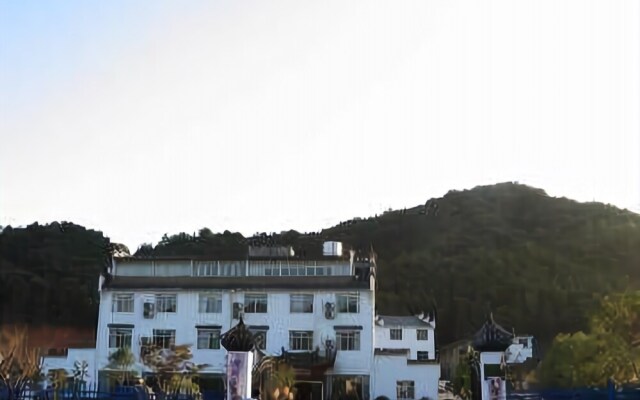 Tuwo Holiday Manor