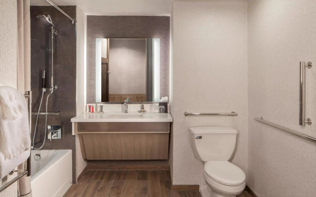Holiday Inn Express And Suites by IHG