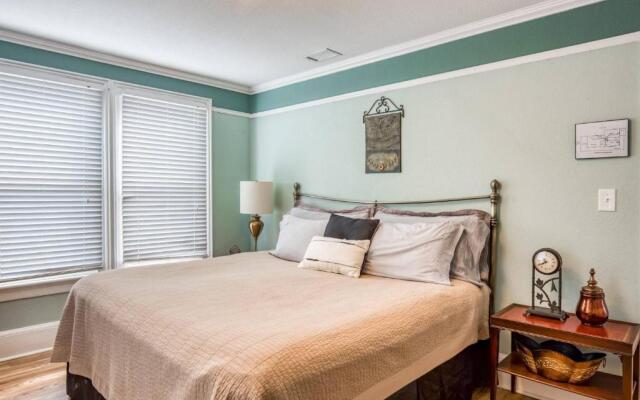 Orange Street Apartment