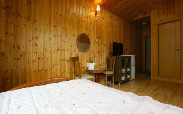 Yeongwol Dongkang Hasoel Pension