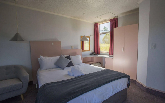 Fiordland National Park Lodge