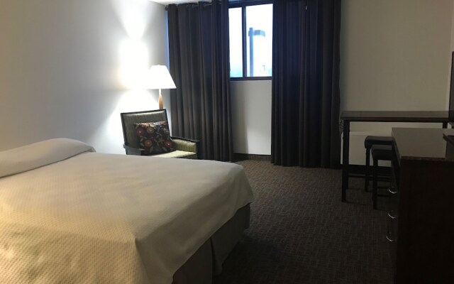 Clive Hotel & Suites