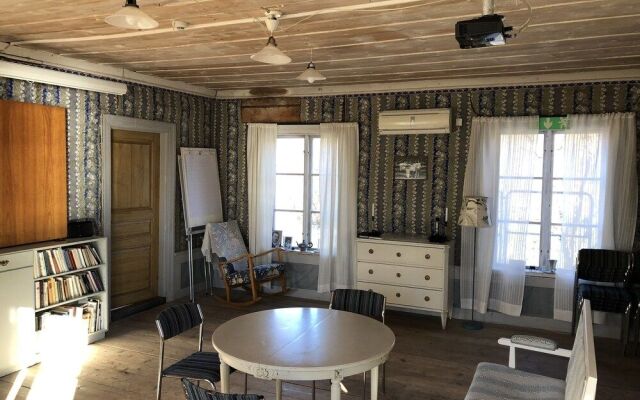 Frägsta Hälsingegård Bed & Breakfast