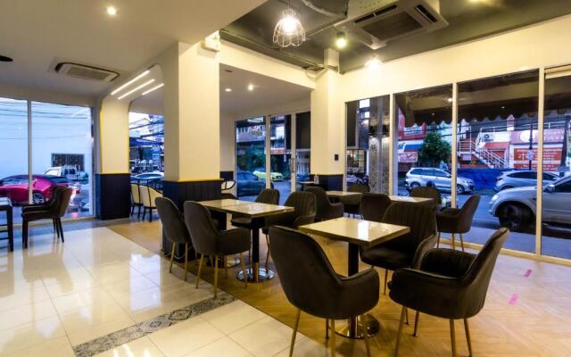Montree Phuket Hotel