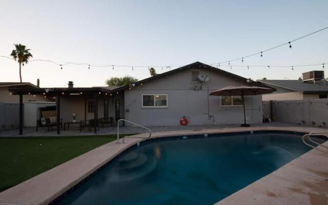 Modern Tempe Gem w Sparkling Pool and Game Room