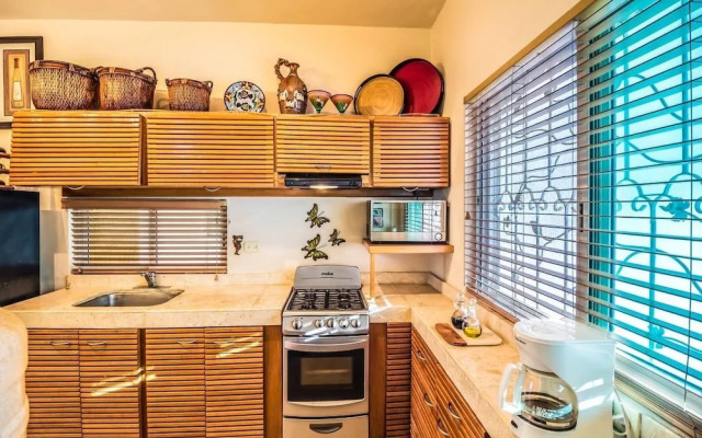 Charming 1 BR Between 5th Avenue and the Beach