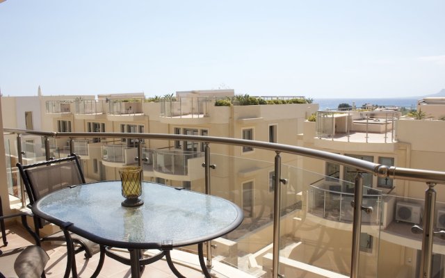 Immaculate 2-bed Apartment in Makrygialos