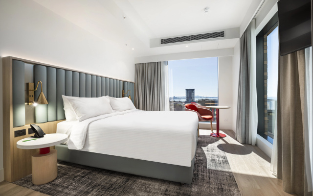 Holiday Inn & Suites Geelong by IHG – Guest Rooms – Geelong