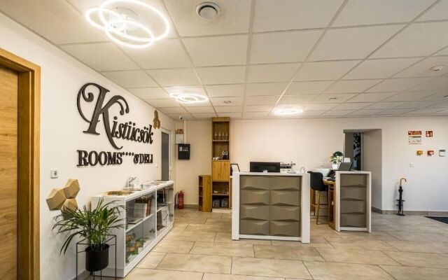 Kistücsök Food & Room