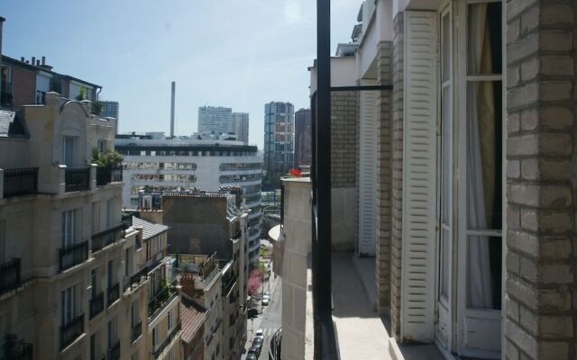 216500 - Beautiful 120 sqm duplex apartment for a family or two couples to rent in a privileged area