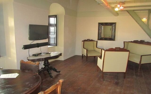 Lava Suites and Lounge