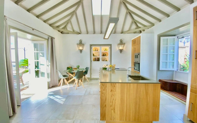 Exclusiva Casa Canaria con Magníficas Vistas al Mar