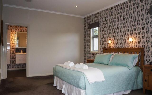 Relax On Richmond - Modern Large Beach House