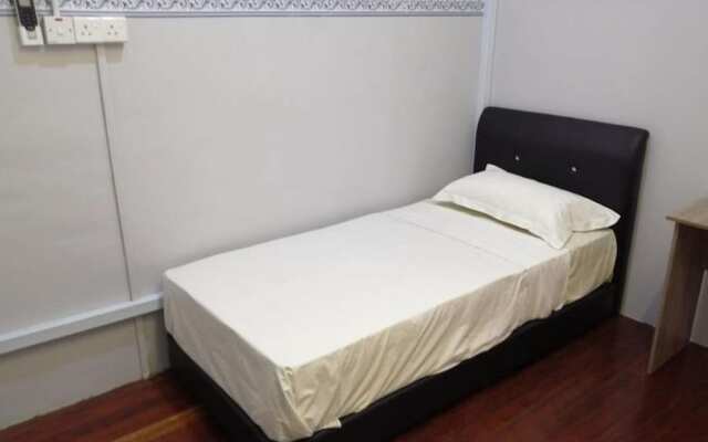 Single Room With Ac, Central Accomodation