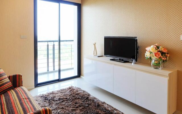 Kanyarat Lakeview Condominium by Wilai