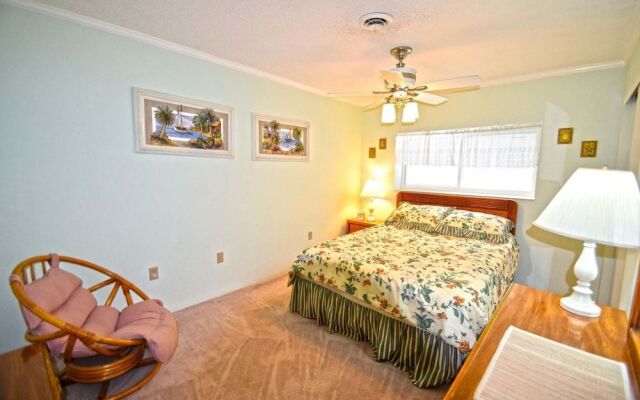 Harbour Island 403m 2 Bedroom Condo by RedAwning