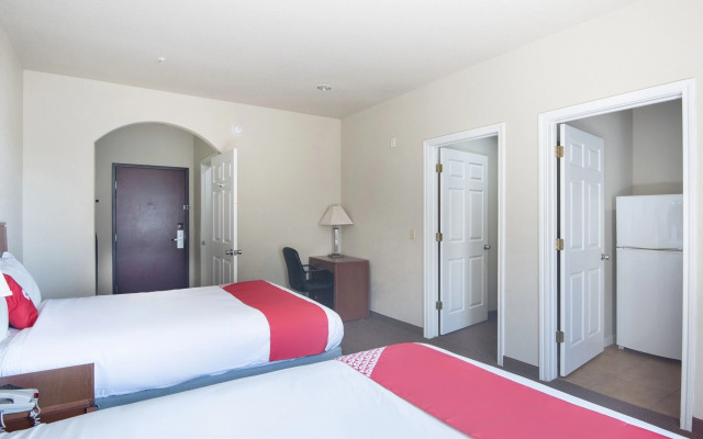 OYO Townhouse Clute Lake Jackson