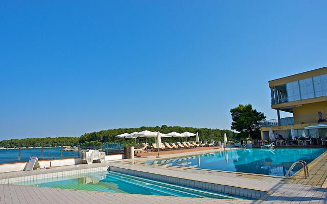 Splendid Golden Rocks Resort