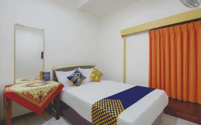 SPOT ON 3218 Bee Palm Family