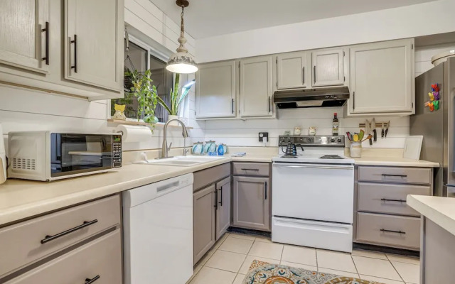 Charming Sun City Getaway Near Golf & Casinos!