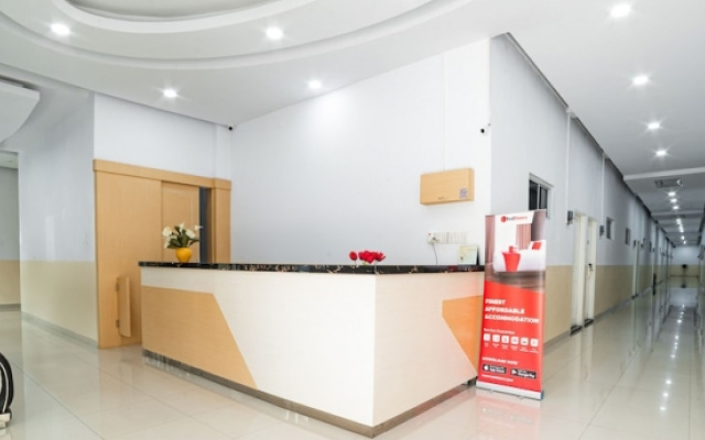 RedDoorz Plus near Thamrin Plaza Medan – Lobby – Medan