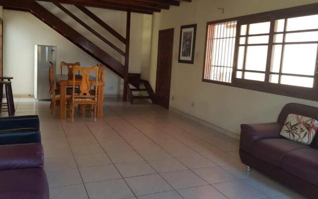 Casa espaçosa a 100m da praia Perequê Açu