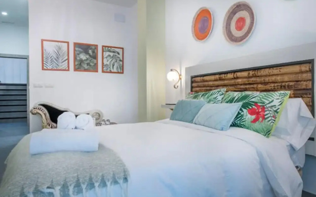 Molucano Themed Rooms