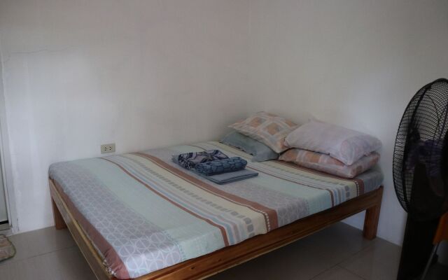 Charm Guest House - Hostel