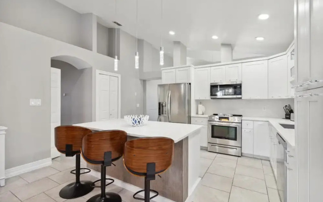 Fascinating Private Pool and Game-room, Near Disney!!