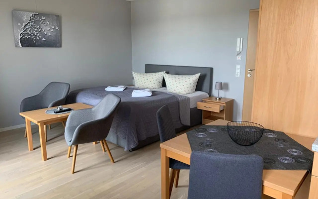 Einraumapartment mit Seeblickbalkon