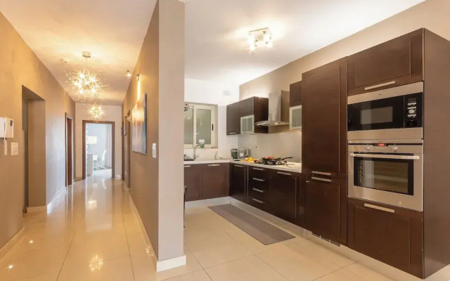 Modern and Comfortable Apart Savoy Garden