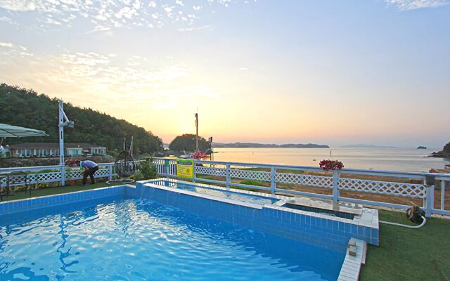 Daebudodemuri Mare Blue Pension