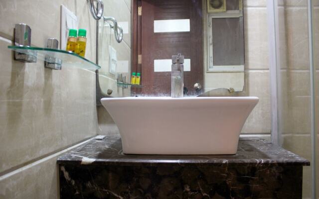 FabHotel Tryfena East of Kailash