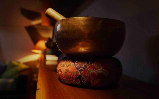 La Buena Vibra - A flat 4 Time Travelers!