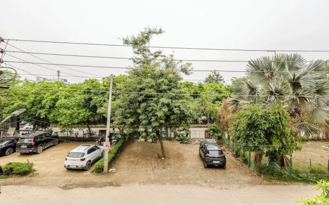 Lime Tree Premier Near Medanta Medicity