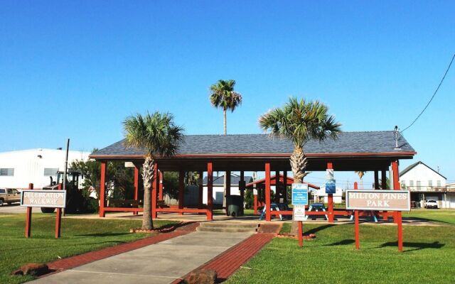 Beachfront Charm - 3 Br Home