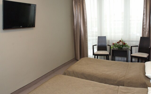 Ikar Hotel