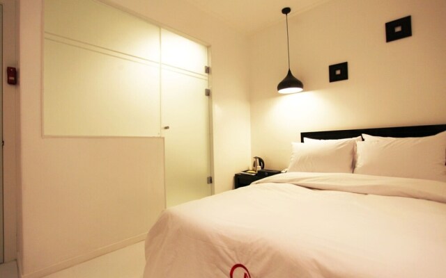 Cheonho Hotel ON
