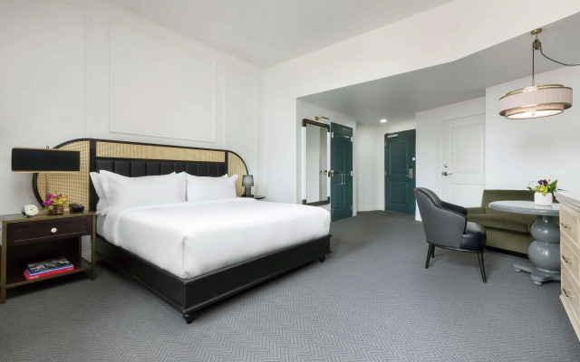 The Candler Hotel Atlanta, Curio Collection by Hilton