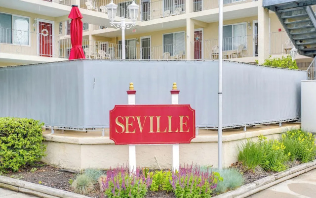 Quaint Wildwood Condo ~ Walk to Beach!