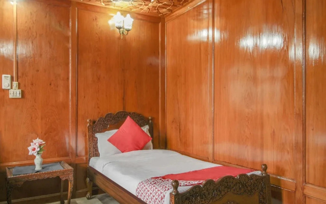New Maharaja Palace Group of Houseboat's