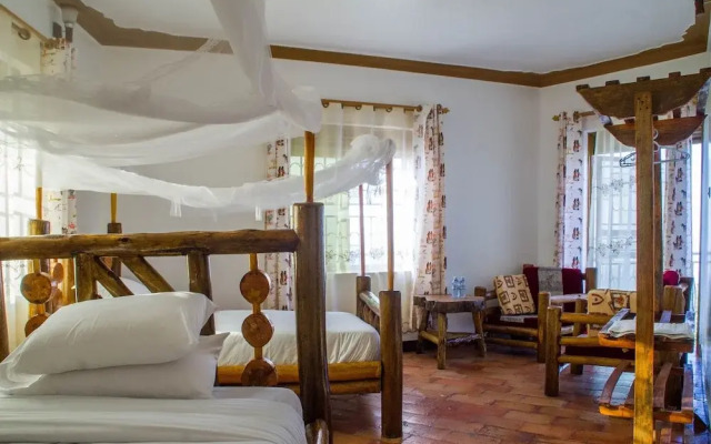 Queen Elizabeth Park View Tourist Lodge