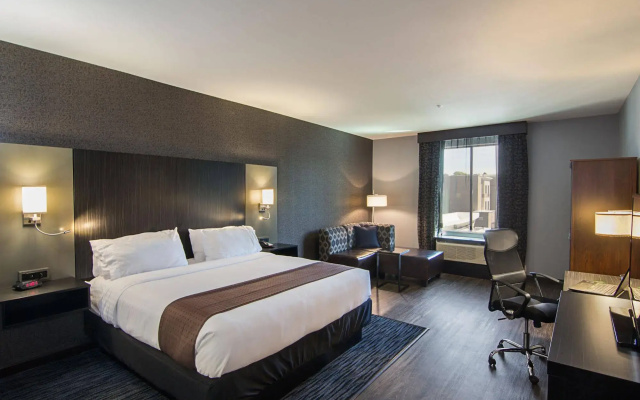 Holiday Inn & Suites Silicon Valley - Milpitas by IHG