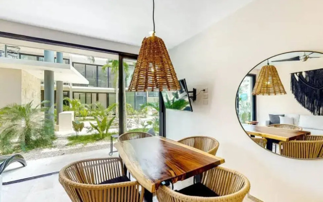108 Amena Minutes to the Beach with Pool & Gym