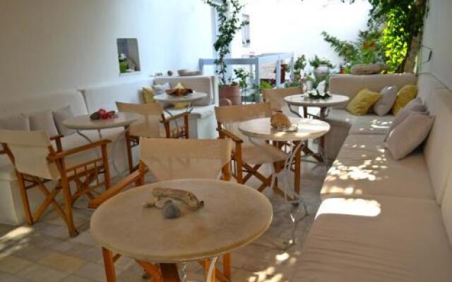 Sanoudos Hotel