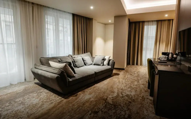 Aniroc Signature Hotel