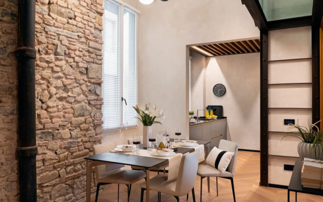 Arts & Crafts Apartments