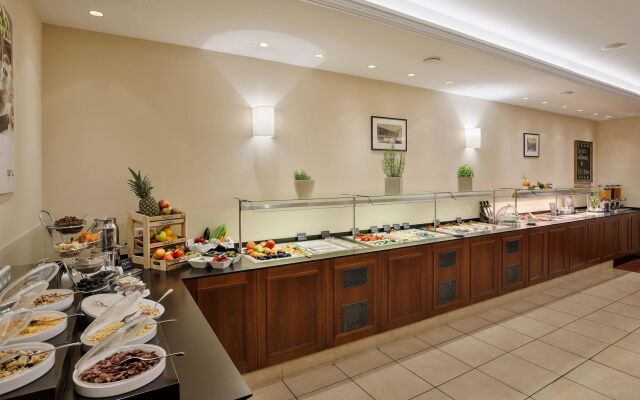 Hotel Astoria Vienna, Curio Collection by Hilton